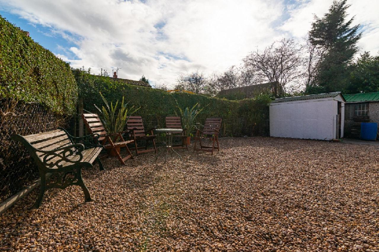 Beautiful 6 Bedroom Holiday Home, Manchester Wythenshawe Exterior photo